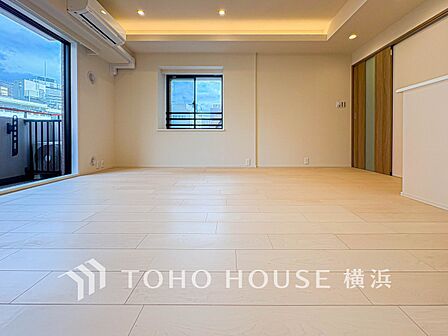 豊かな光が照らすこの場所は、たわいもない会話を楽しみ、ゆったりとした時間を過ごす場所。