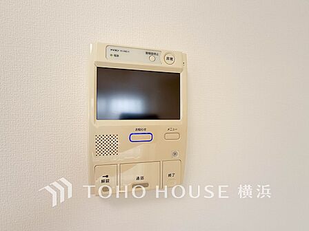 誰が来てもわかる様にモニター付きインターホンを設置。快適と安らぎを合わせた優しい設計。