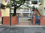 飯山幼稚園　650m　小規模園ならではの家庭的な雰囲気で保育をしています。園の敷地内には内科クリニックが併設されています。 