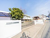 六ツ川西保育園　1100m　継続的にリズム運動を全クラスで行っています。自然と触れ合う機会も大切にしています。 