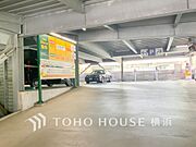 敷地内に駐車スペースがあると日々の暮らしのをスムーズに運ぶ事が出来ます。（空き状況はお問合せ下さい）