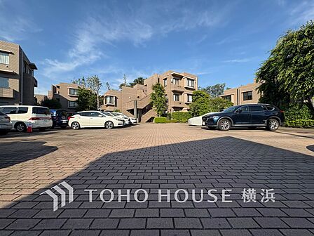 敷地内駐車場(空き状況はお問い合わせください)。