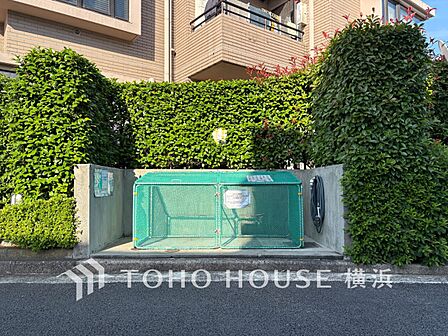共同ごみ置き場。管理体制の行き届いた共同ごみ置き場はいつもきれいにされています。