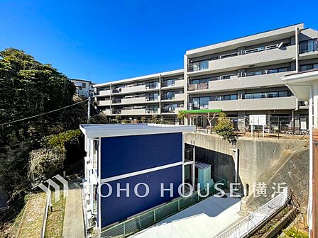 青空を背景に更なる美しさを醸す佇まい。