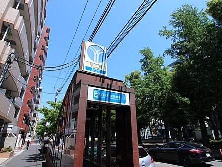 横浜市営地下鉄ブルーライン「阪東橋」駅　1040m　横浜駅までの所要時間は9分。駅近くには活気のあるよこはまばし商店街があります。 