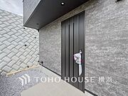 デザイン性の高いエントランスは、住む方のプライドを満たすクオリティ。