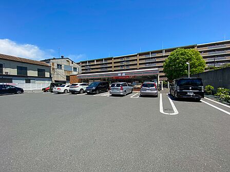 セブンイレブン戸塚上矢部町店 350m ちょっとした買い物や支払い、ATMなど近くにあると何かと便利なコンビニエンスストア。