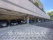 敷地内に駐車スペースがあると日々の暮らしのをスムーズに運ぶ事が出来ます。（空き状況はお問合せ下さい）