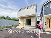 爽やかな青空の下に贅沢なほどに降り注ぐ陽光、豊かな居住性と、クオリティが見事に調和した住空間。