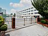 周辺：横浜市立中沢小学校　1200m　徒歩15分。子育て世代に優しい落ち着いた住環境。 
