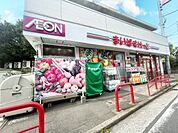 まいばすけっと下田町6丁目店　450m　安くて便利な小さなイオン。小さいながらも品揃えのよいスーパです。 