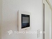誰が来てもわかる様にモニター付きインターホンを設置。快適と安らぎを合わせた優しい設計。