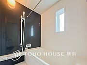 一日の疲れが癒される優雅な時間を堪能できるゆとりあるバスルームです。