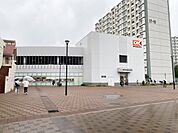 オーケー 並木店　1300m　関東圏を中心にコスパの良い商品を取り扱うと話題のお店。週末にまとめ買いもいいですね。 