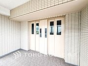 大きな荷物やお買い物帰りの重い荷物にも安心のエレベーター。
