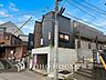 外観：爽やかな青空の下に贅沢なほどに降り注ぐ陽光、豊かな居住性と、クオリティが見事に調和した住空間。