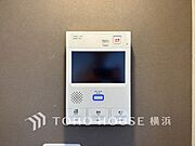 誰が来てもわかる様にモニター付きインターホンを設置。快適と安らぎを合わせた優しい設計。 