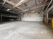 敷地内駐車場（空き状況はお問い合わせください）。