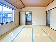 畳の香りに癒され、和の空間を感じることのできる落ち着きある一部屋です。