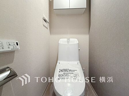 清潔感溢れるトイレ。落ち着いた空間で安らぎのひとときをお過ごしいただけます。
