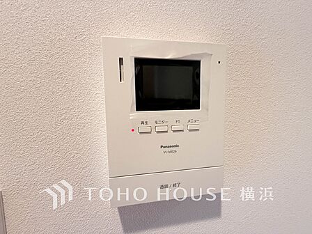 誰が来てもわかる様にモニター付きインターホンを設置。快適と安らぎを合わせた優しい設計。