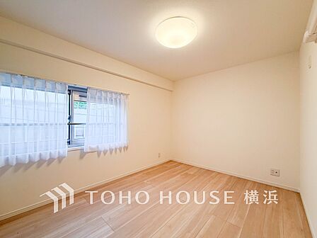 通風・採光にも優れ、心地よい光と風があふれています。プライベートな自分時間を快適に過ごせるお部屋。