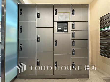 宅配ボックスがあるので留守中でも荷物を受け取れます。忙しい方にはとっても助かる設備です。