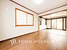 寝室：一日の疲れをいやしてくれる寝室。時を忘れて過ごす場所として過ごせるお部屋。