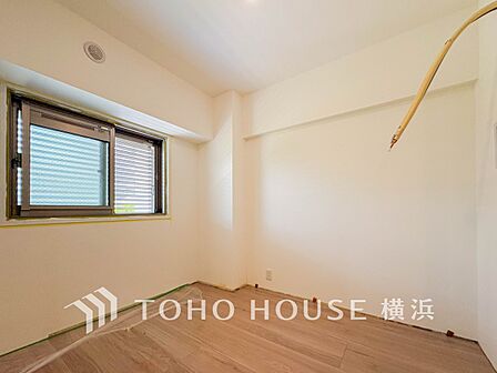 一日の疲れをいやしてくれる寝室。時を忘れて過ごす場所として過ごせるお部屋。