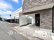 デザイン性の高いエントランスは、住む方のプライドを満たすクオリティ。