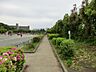 周辺：小港南公園　600m　緑が溢れる大きな公園です。砂入り人工芝テニスコート2面と野球場1面があります。 