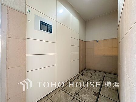 普段留守がちなご家族にも安心な宅配ボックスを完備。再配達を頼む手間を省ける嬉しい設備です。