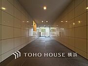 デザイン性の高いエントランスは、住む方のプライドを満たすクオリティ。