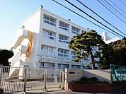横浜市立大正中学校　1200m　徒歩1200分。部活などで帰りが遅くなっても安心の距離です。 