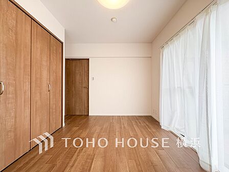 心地よい光と風があふれています。プライベートな自分時間を快適に過ごせるお部屋。
