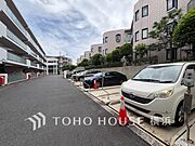 敷地内に駐車スペースがあると日々の暮らしのをスムーズに運ぶ事が出来ます。（空き状況はお問合せ下さい）