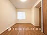 洋室：どの部屋にもたっぷりの収納。ゆったりとした住空間が実現可能です。