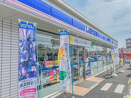 ローソン栄鍛冶ケ谷一丁目店 550m 近くにあるとちょっとした買い物にも便利ですね。
