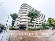 お住まいの顔となる玄関。住まう方のプライドを満たすクオリティを備えています。 