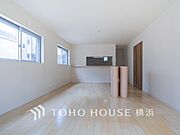 家族と過ごす時間を大切にしたい方にぴったりの明るくゆとりある住空間です。