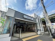京急本線「井土ヶ谷」駅　1920m　急行停車駅。「横浜」駅までは乗車7分（急行利用）で到着。駅前にはスーパーなどがあります。   