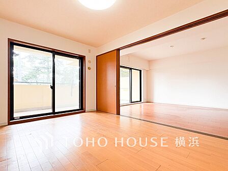通風・採光にも優れ、心地よい光と風があふれています。プライベートな自分時間を快適に過ごせるお部屋。