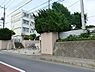 周辺：藤沢市立御所見小学校　2300m　徒歩29分。子育て世代に優しい落ち着いた住環境。 