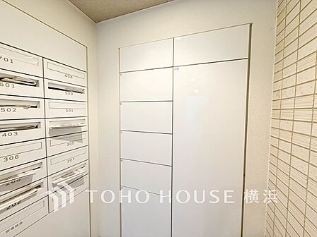 普段留守がちなご家族にも安心な宅配ボックスを完備。再配達を頼む手間を省ける嬉しい設備です。