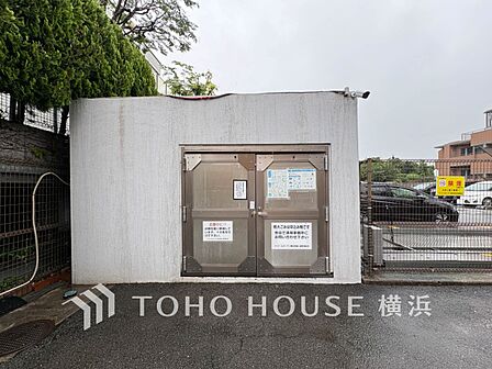 共同ごみ置き場。管理体制の行き届いた共同ごみ置き場はいつもきれいにされています。