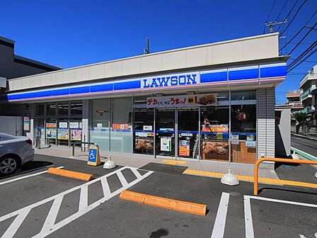ローソン横浜東久保町店 　400m　ちょっとした買い物に便利ですね。 