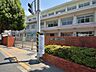 周辺：横浜市立瀬谷さくら小学校　450m　徒歩6分。小学校が近いのは子育てファミリーにもおすすめのポイント。 
