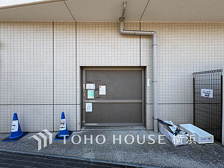 共同ごみ置き場。管理体制の行き届いた共同ごみ置き場はいつもきれいにされています。