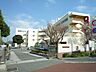 周辺：横浜市立上山小学校　950m　徒歩12分。お友達との会話も弾む通学路。お子様のかけがえのない思い出に。 