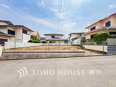 外観：季節の移ろいを身近に感じる、自然豊かで閑静な住宅地で快適な毎日を。